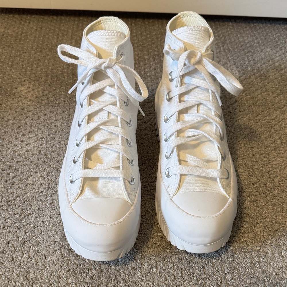 NWOB Converse CHUCK TAYLOR ALL STAR LUGGED 2.0 Women